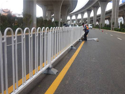 道路中间隔离护栏